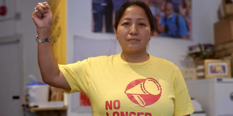Empleador obliga a limpiadora a baja médica no pagada, rechaza reducir estrés como pide médico.